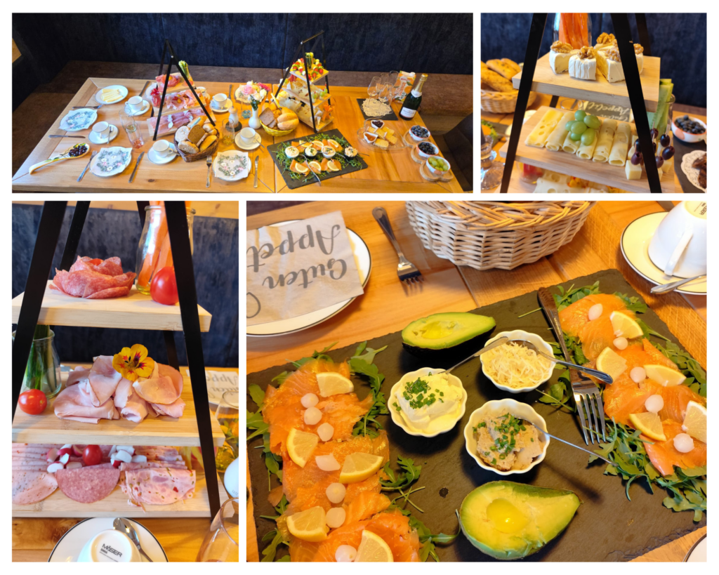 Frühstück in den Wood Apartments mit regionalen Spezialitäten, Gebäck und Lachs